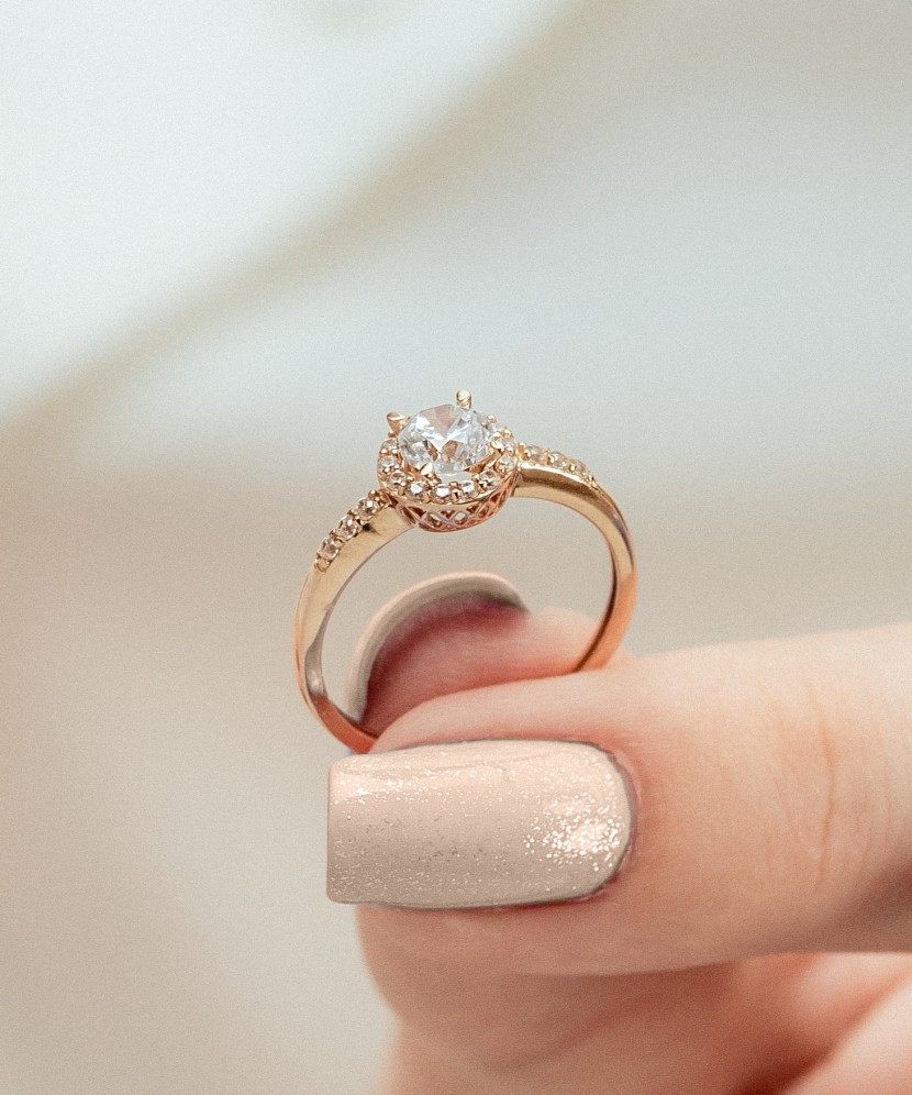 Золотое кольцо с цирконами