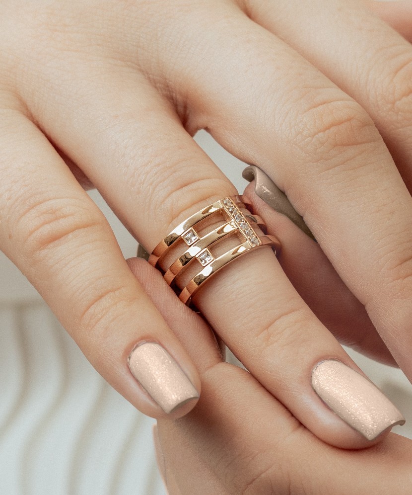 Kuldsõrmus tsirkoonidega