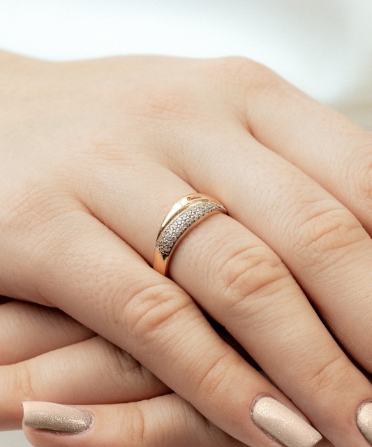 Золотое кольцо с цирконами