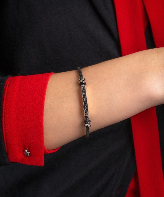 Kuldkäevõru tsirkoonidega