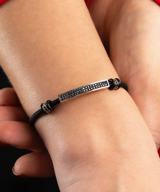 Kuldkäevõru tsirkoonidega