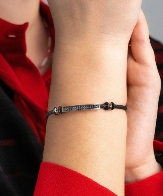 Kuldkäevõru tsirkoonidega