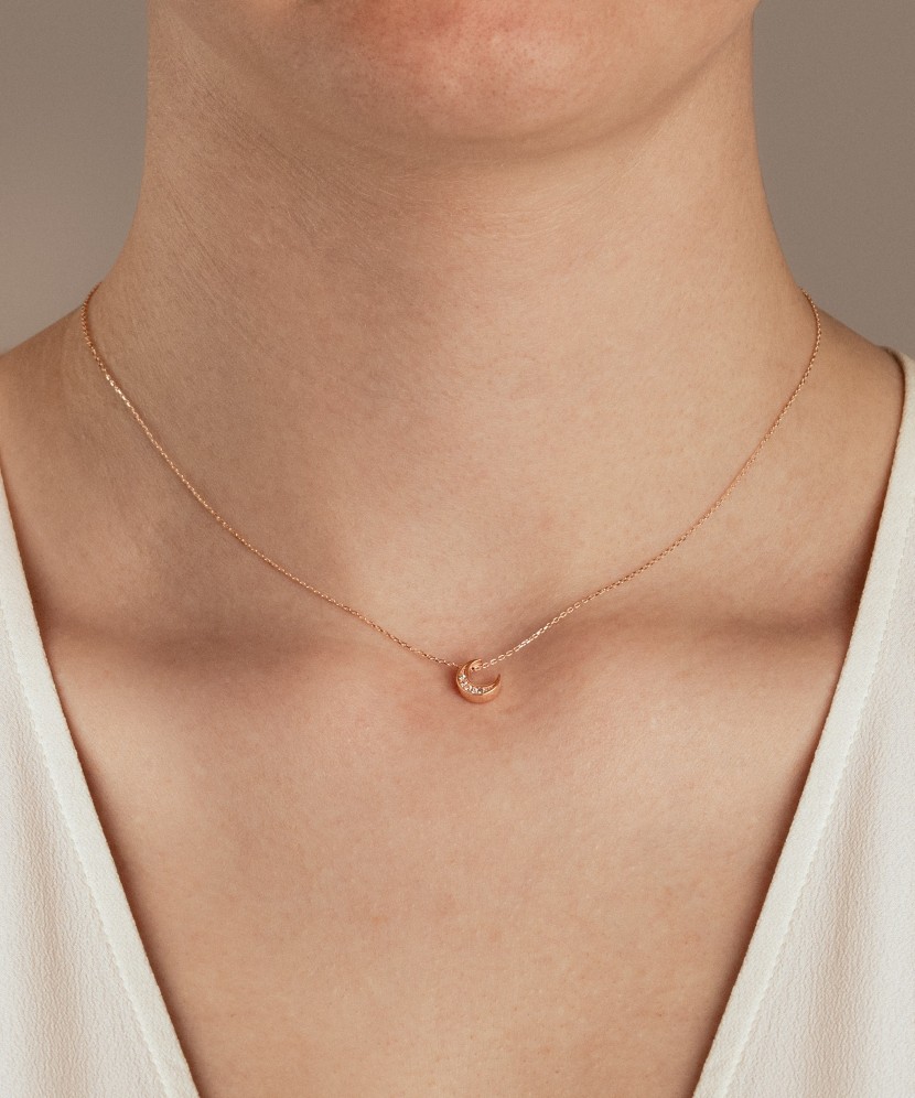 Kuldkett ripatsiga "Kuu"