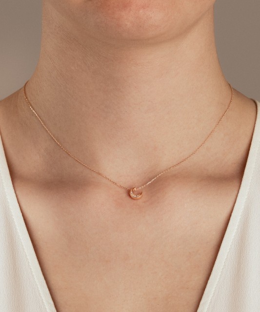 Kuldkett ripatsiga "Kuu"