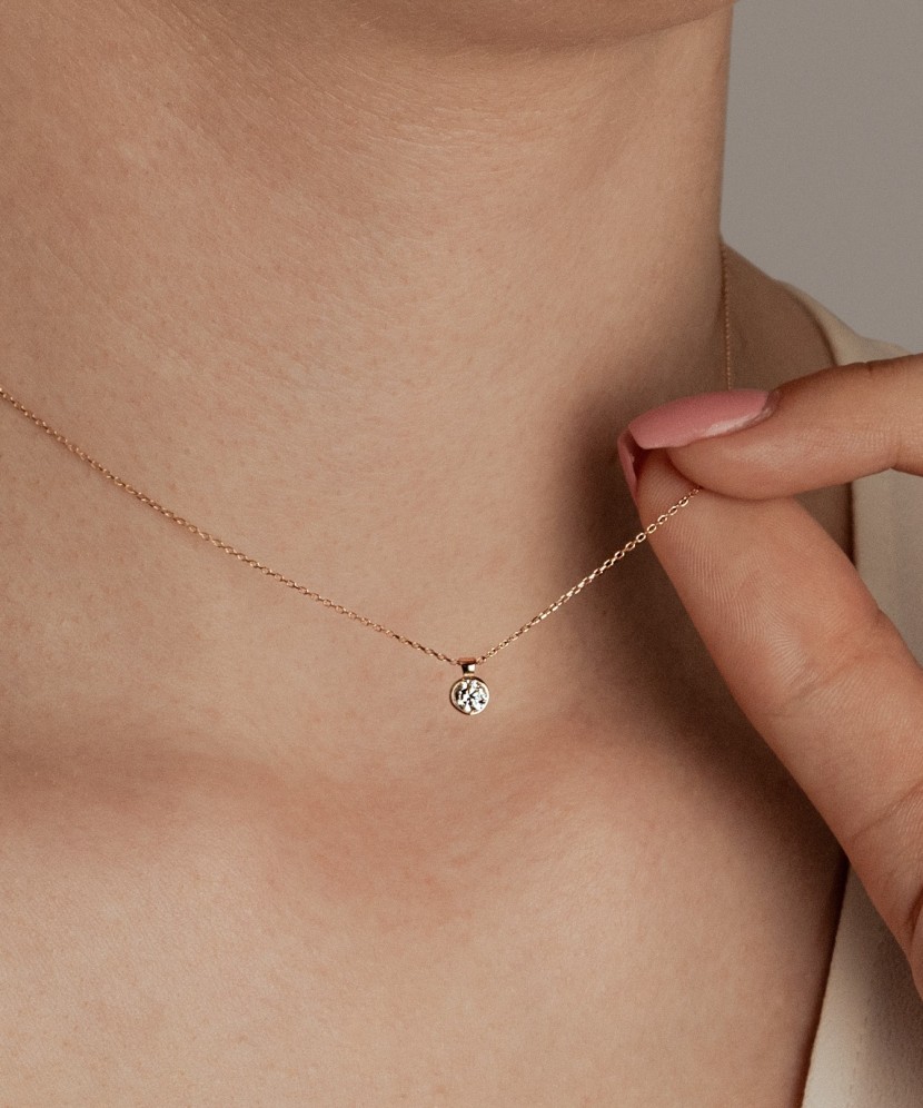 Kuldkett tsirkoonist ripatsiga