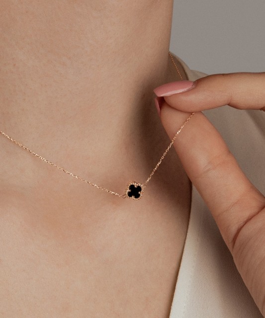 Kuldkett oonüksist ripatsiga