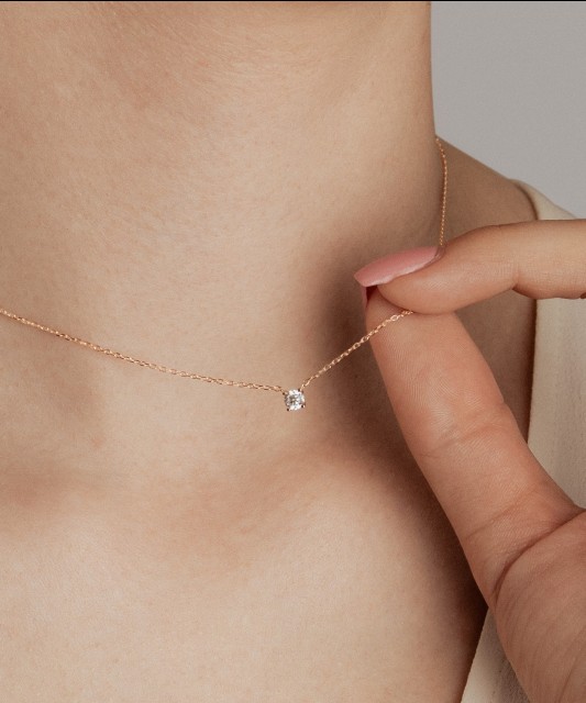 Kuldkett tsirkoonist ripatsiga