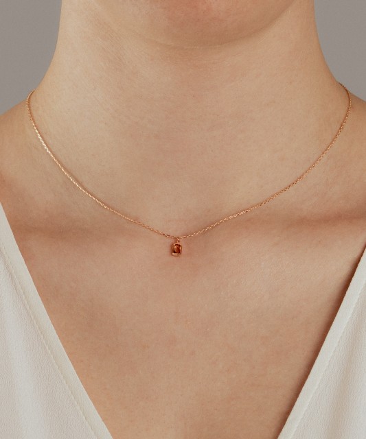 Kuldkett tsirkoonist ripatsiga