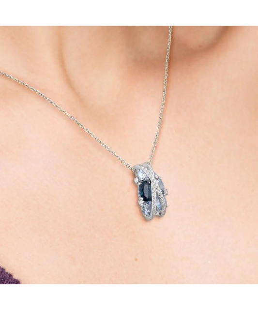 Hõbedast ripats tsirkoonidega ja spinellid