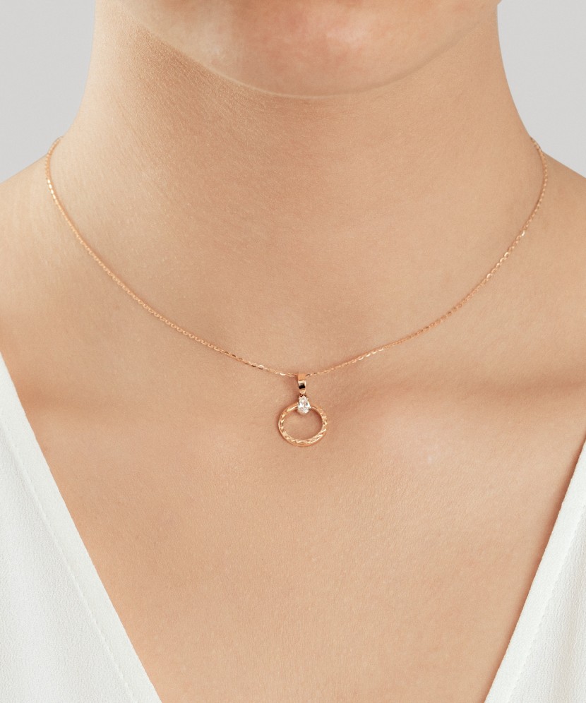 Kuldripats tsirkooniga