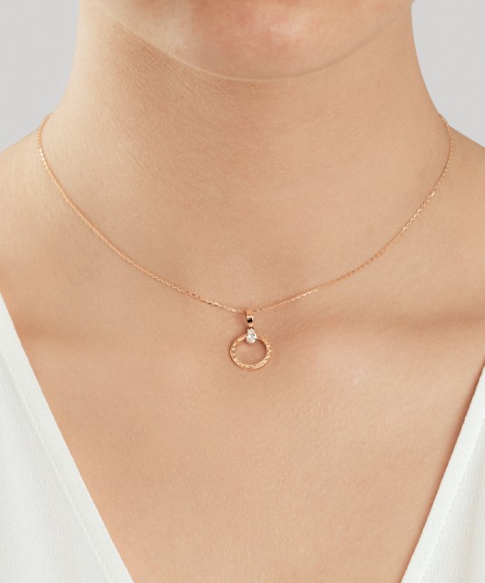 Kuldripats tsirkooniga