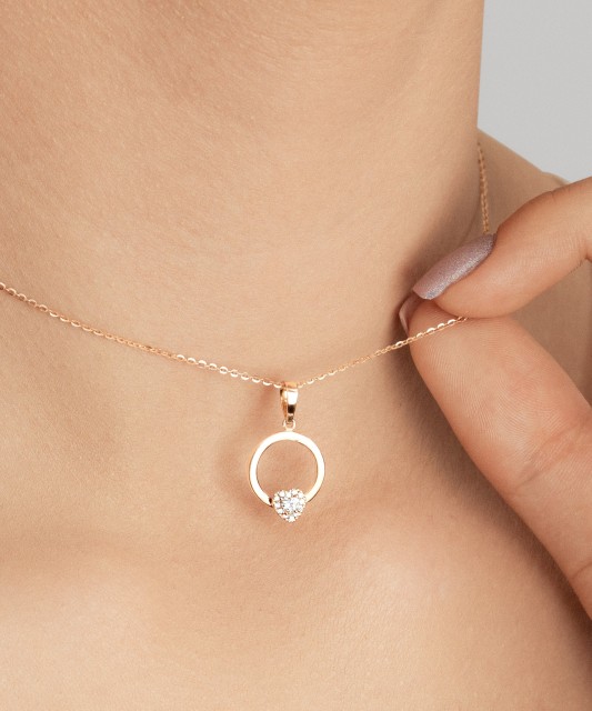 Kuldripats tsirkooniga