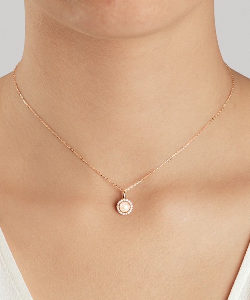 Золотая подвеска с жемчугом и цирконами