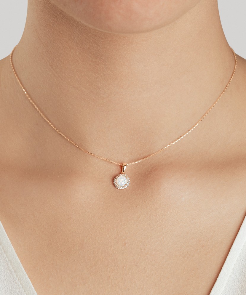 Kuldne ripats opaali ja tsirkoonidega