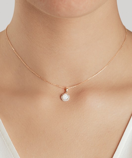 Золотая подвеска с опалом и цирконами