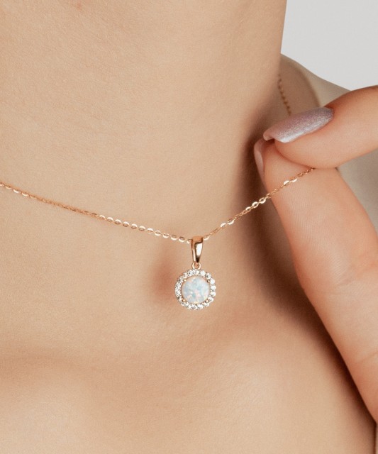 Kuldne ripats opaali ja tsirkoonidega