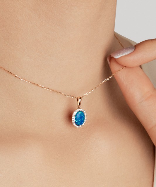 Золотая подвеска с опалом и цирконами