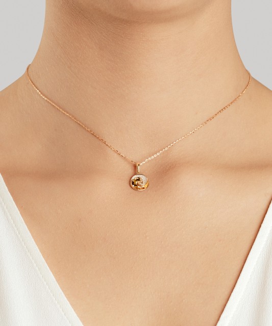 Kollasest Kullast Ripats Teemantidega