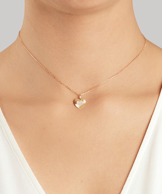 Kollasest kullast ripats teemantide ja safiiridega