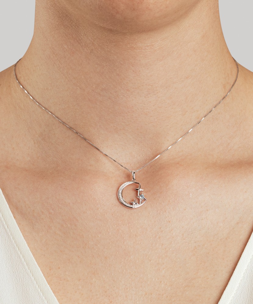 Valgest kullast ripats teemantide ja topaasiga