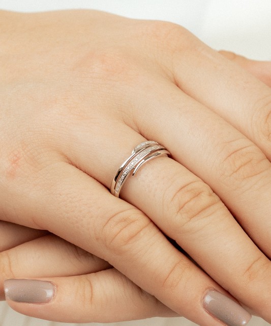 Кольцо из белого золота с бриллиантами