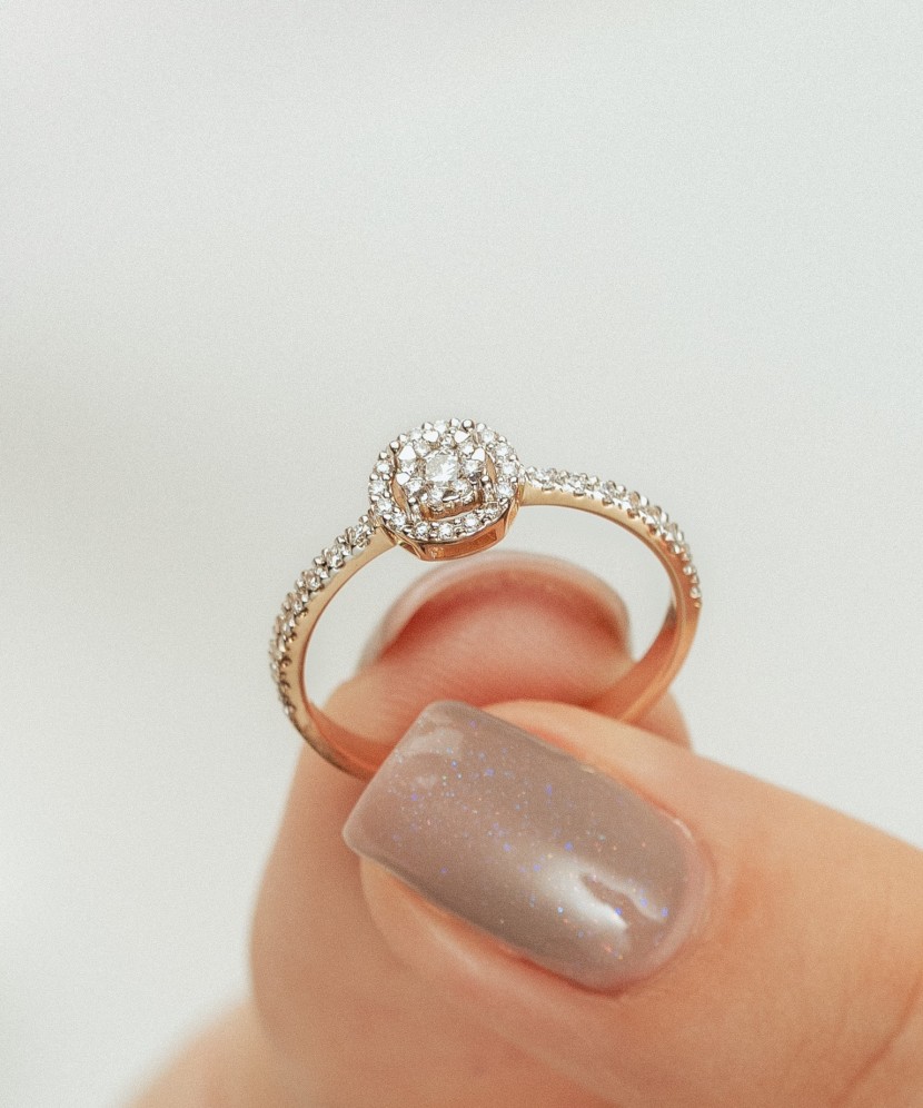 Kuldsõrmus teemanditega