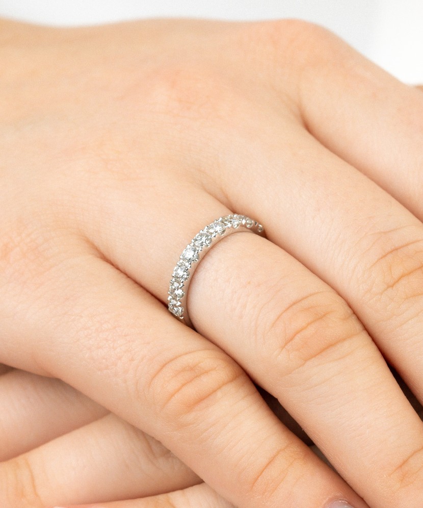 Valgest kullast sõrmus briljantidega (0.78ct)