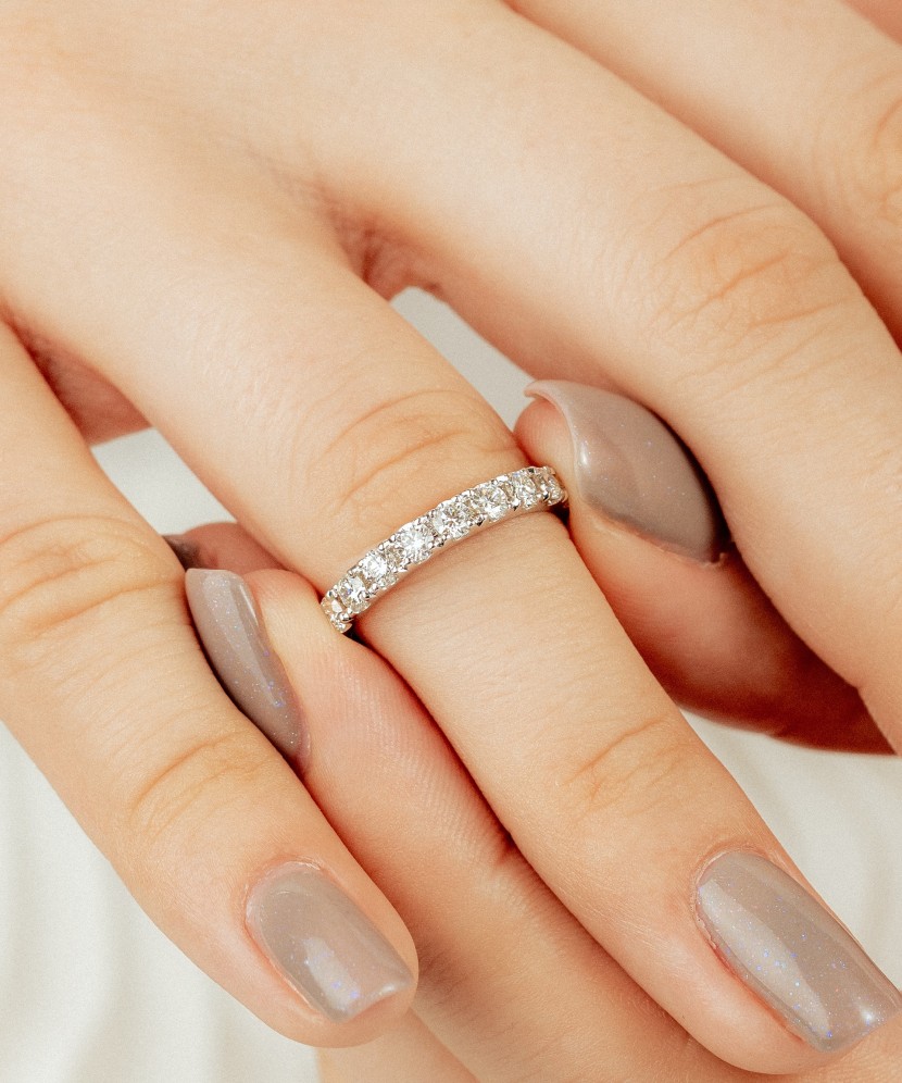 Valgest kullast sõrmus briljantidega (0.78ct)
