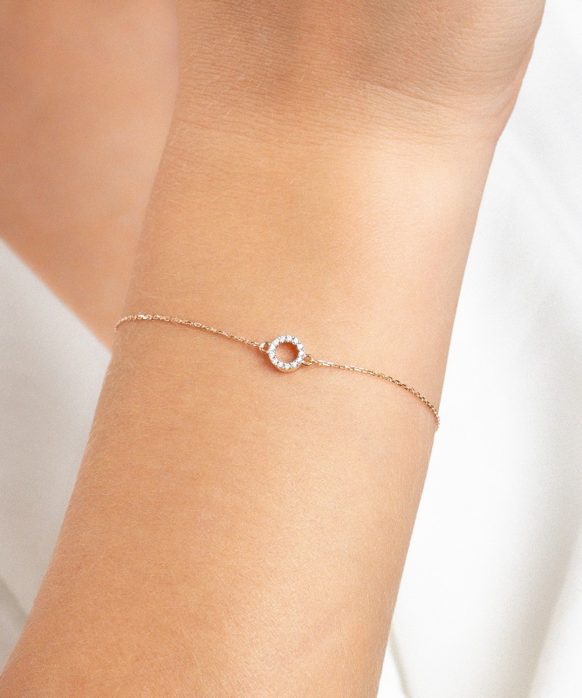 Kuldne käevõru teemantidega