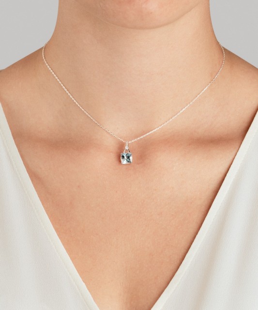 Подвеска из белого золота с топазом и бриллиантами