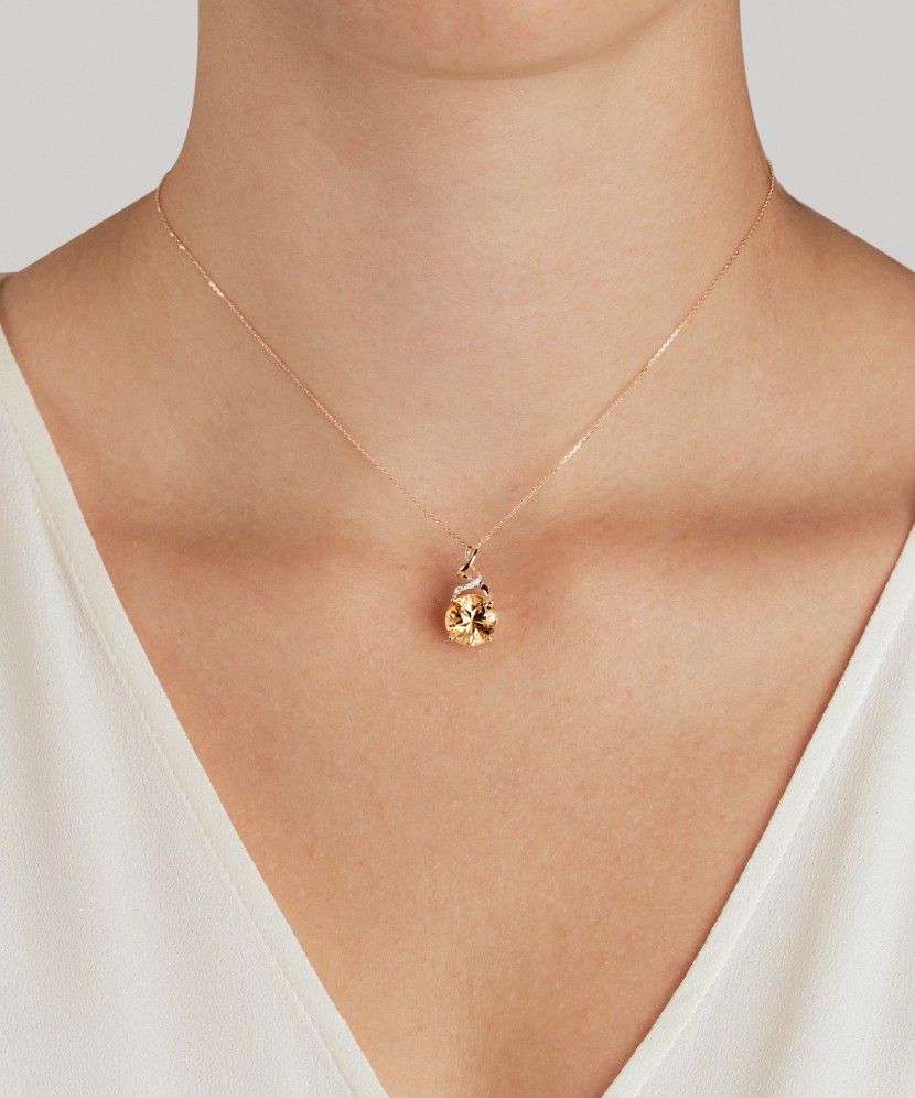 Подвеска из желтого золота с цитрином и бриллиантами