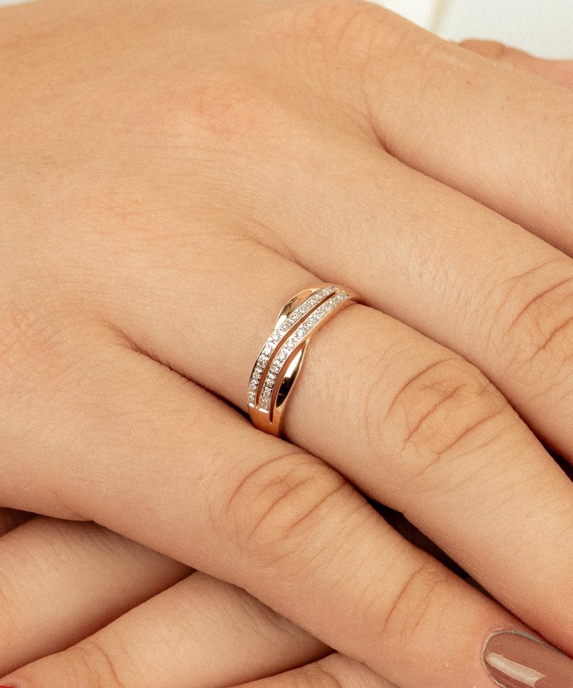 Kuldsõrmus teemanditega