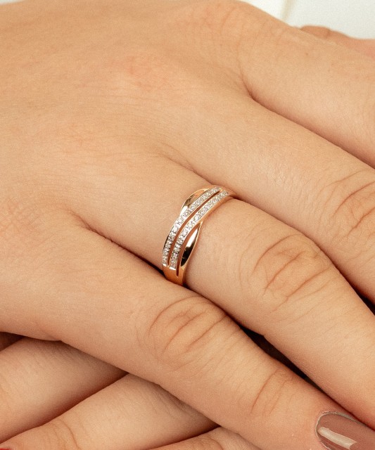 Kuldsõrmus teemanditega