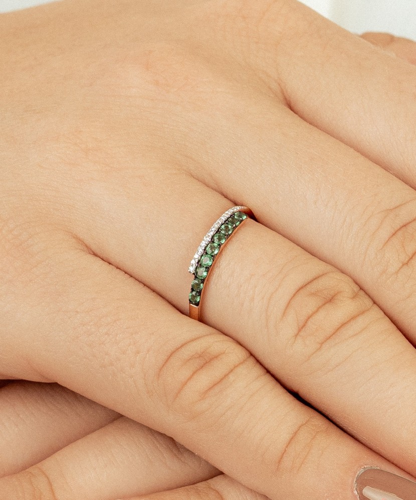 Kuldsõrmus smaragdidega ja briljantidega