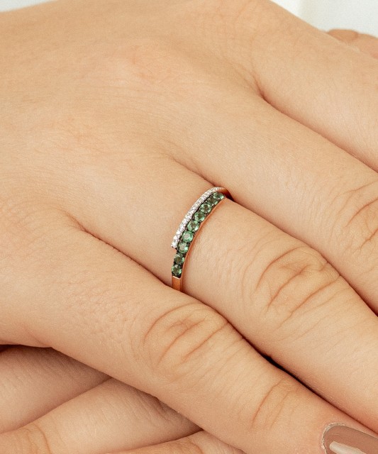 Kuldsõrmus smaragdidega ja briljantidega