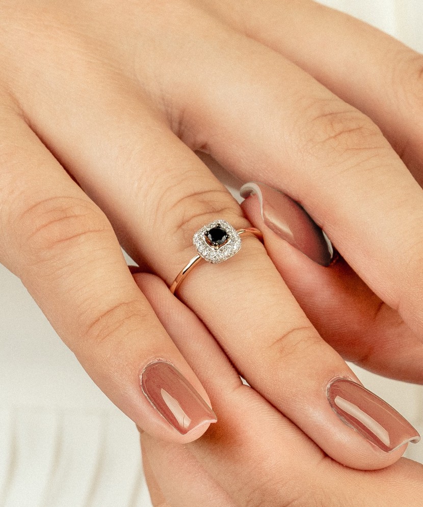 Kuldsõrmus safiiri ja teemantidega