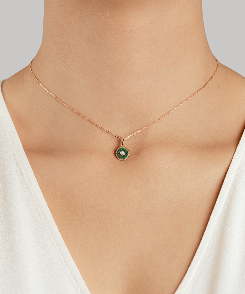 Kollase kulla ripats smaragdide ja teemantidega