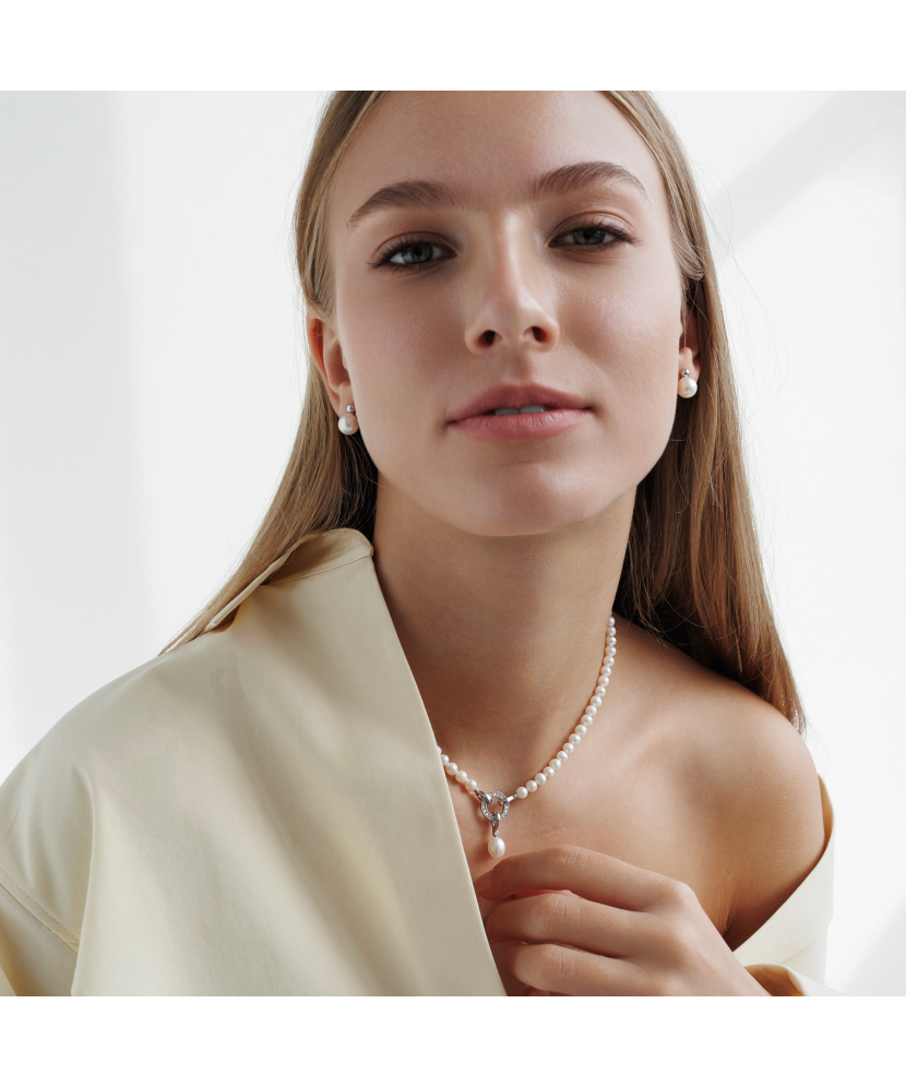 Pärlikee hõbedaga ja tsirkooniga ripatsiga