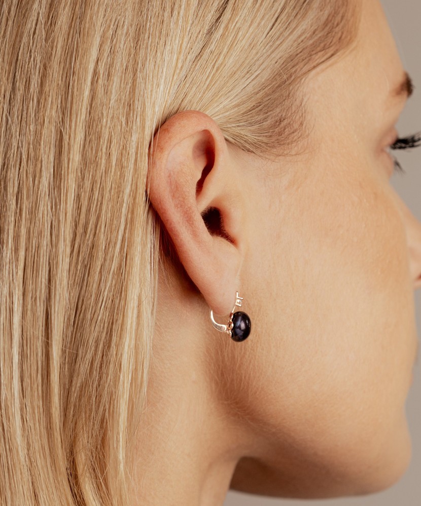 Kuldkõrvarõngad pärlite ja tsirkoonidega