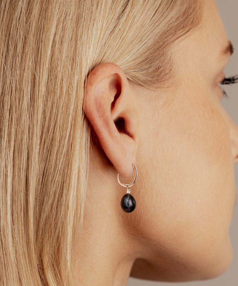 Kuldkõrvarõngad pärlite ja tsirkoonidega