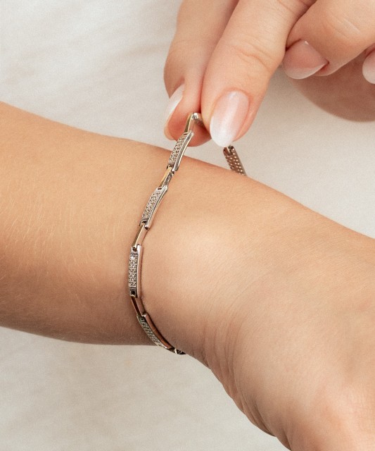 Hõbekäevõru tsirkoonidega kullatud