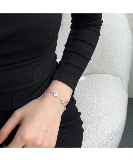 Hõbekäevõru tsirkoonidega