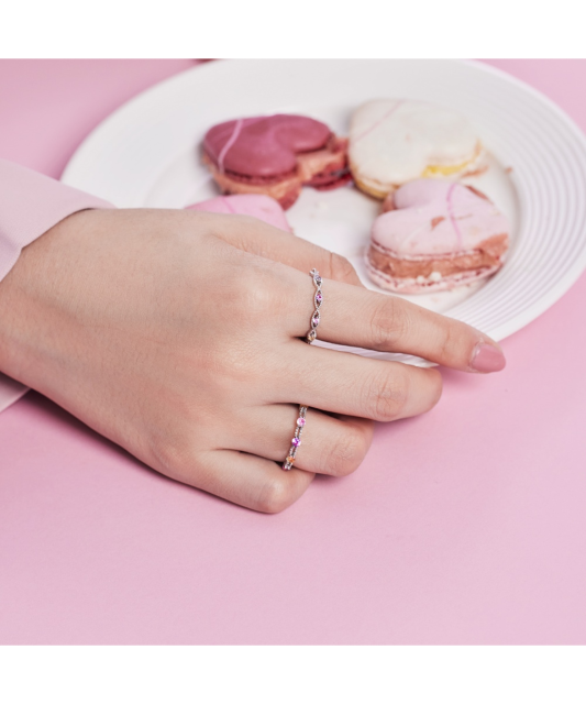 Hõbesõrmus tsirkoonidega