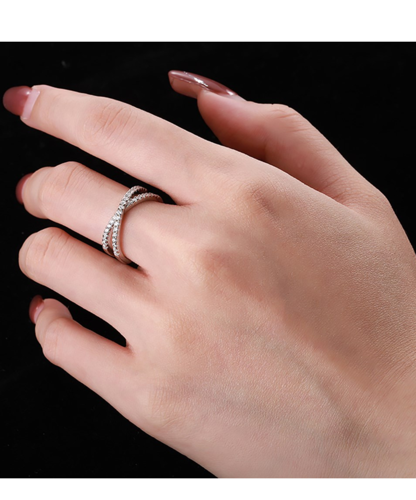 Серебряное кольцо с цирконами