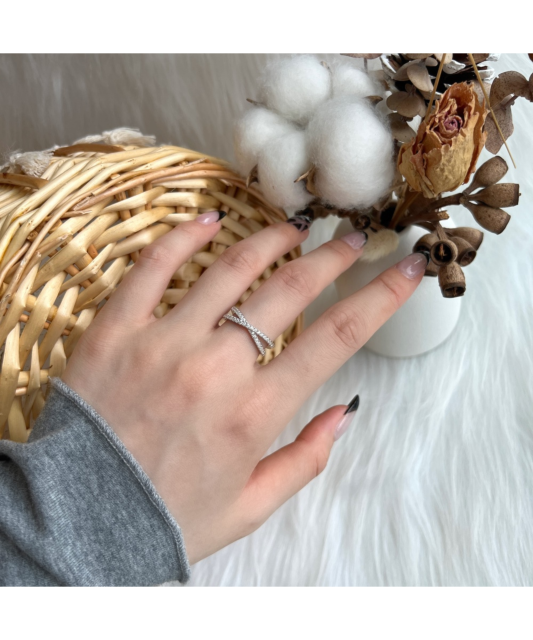 Серебряное кольцо с цирконами