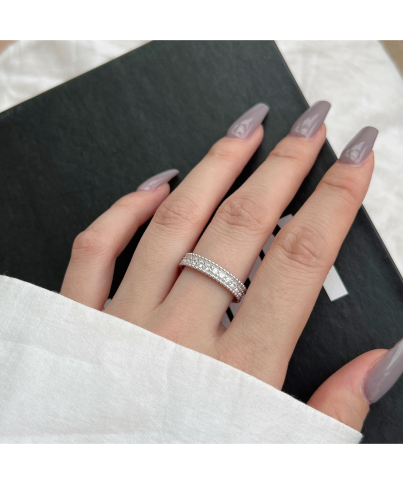 Серебряное кольцо с цирконами