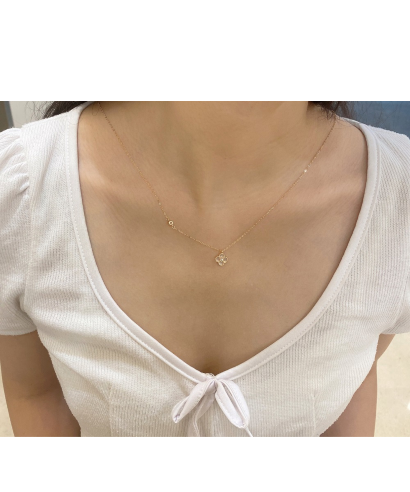 Kullatud hõbedane kett pärlmutter- ja tsirkooniripatsiga