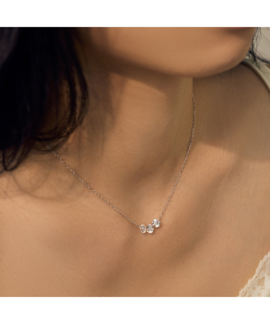 Серебряная цепочка с подвеской из циркона