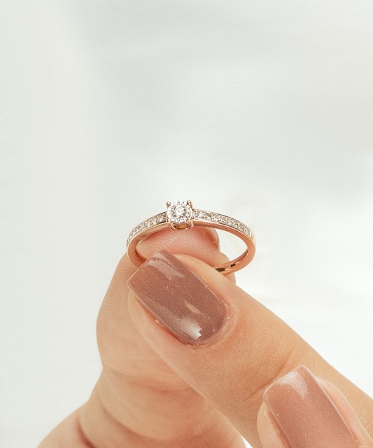 Золотое кольцо с алмазами