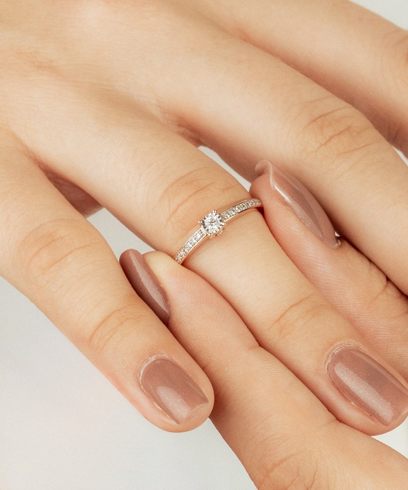 Kuldsõrmus teemanditega